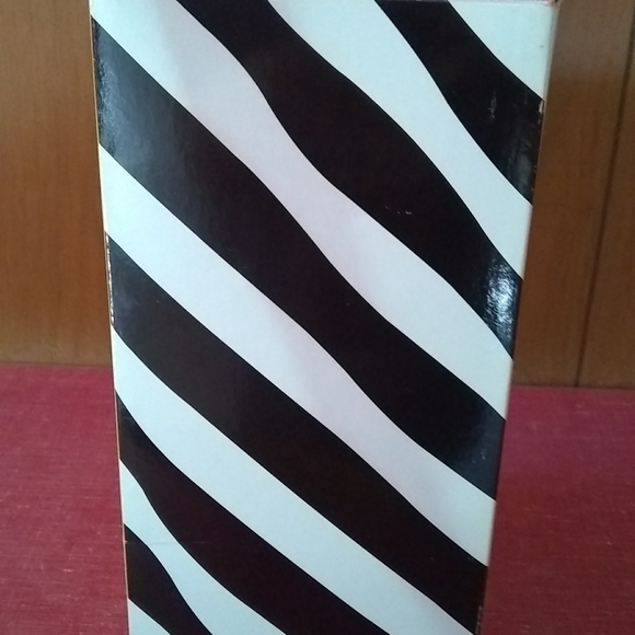 NIB Bill Blass Barbie 1996 Limited Edition - Picture 4 of 8